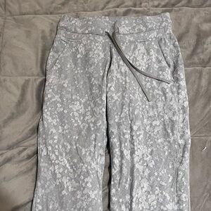 Lululemon Athletica Gray Patterned Joggers